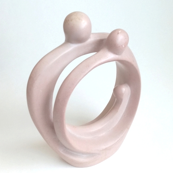 Unique Antique Alabaster Beige Stone Sculpture of Family w/ Child (7 1/2” Tall) - Picture 3 of 15